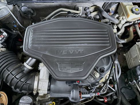 Used 2018 Cadillac XT5 Luxury image 39