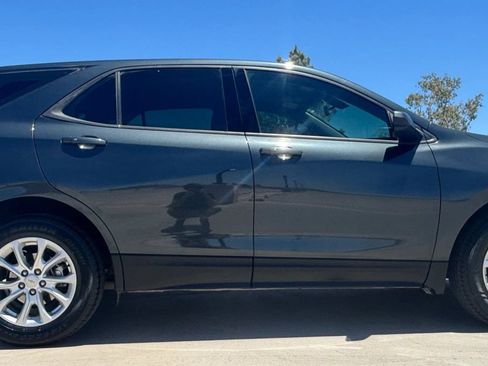 Used 2018 Chevrolet Equinox LS FWD image 4