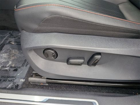 Used 2024 Volkswagen Tiguan SE image 14