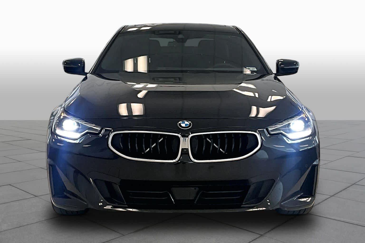 Used 2024 BMW 230i Coupe w/ Convenience Package RWD image 3