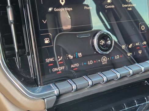 Used 2025 GMC Yukon Denali Ultimate AWD/4WD image 30