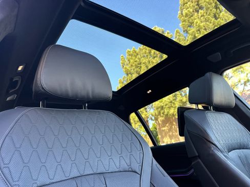Used 2019 BMW X7 xDrive50i w/ M Sport Package AWD/4WD image 18