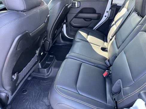Used 2024 Jeep Wrangler Unlimited Sahara w/ Technology Group AWD/4WD image 18