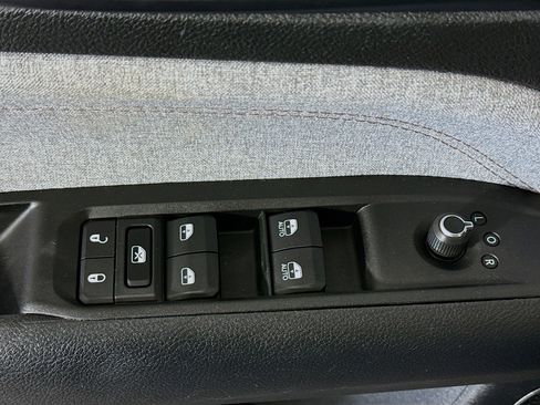 Used 2022 Jeep Compass Latitude w/ Sun and Sound Group image 24