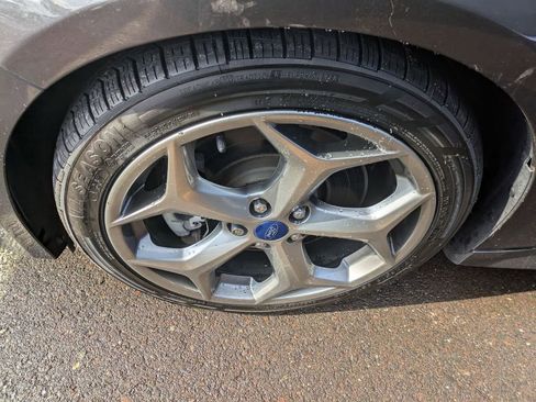 Used 2017 Ford Focus ST image 25