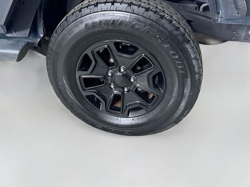 Used 2016 Jeep Wrangler Unlimited Sahara w/ Max Tow Package AWD/4WD image 27