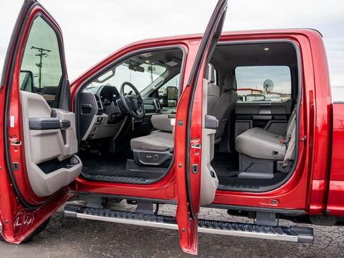 Used 2019 Ford F250 XLT w/ XLT Premium Package image 8