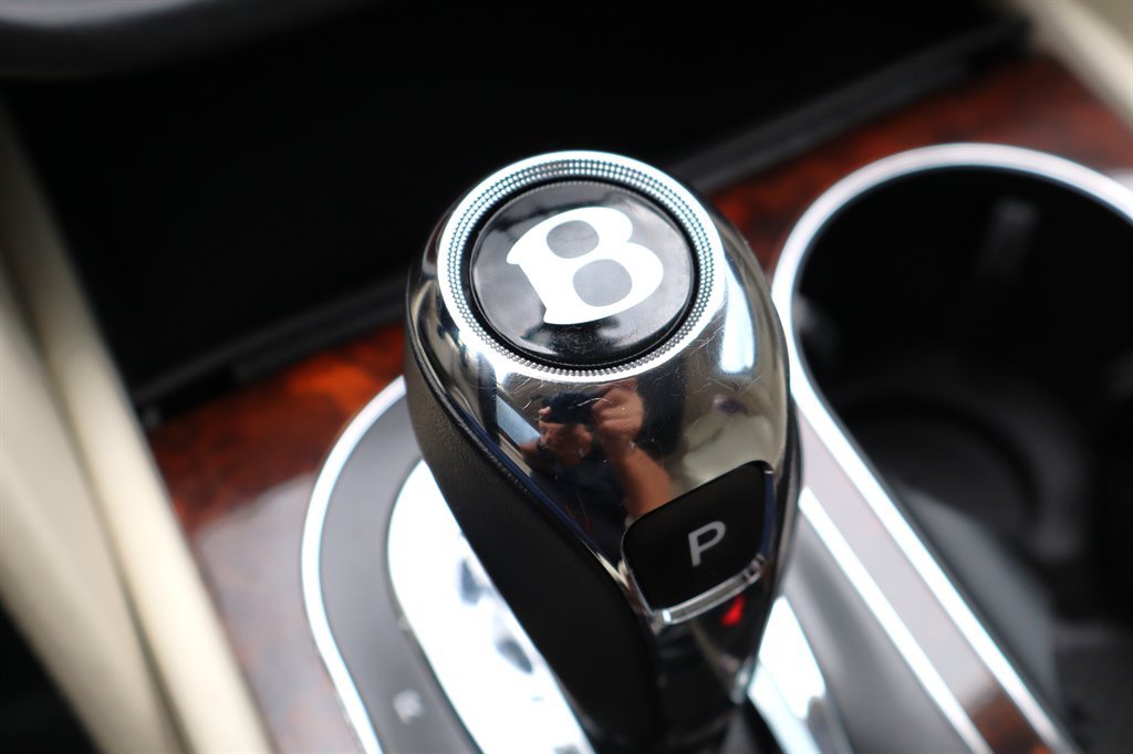 Used 2017 Bentley Bentayga AWD/4WD image 52