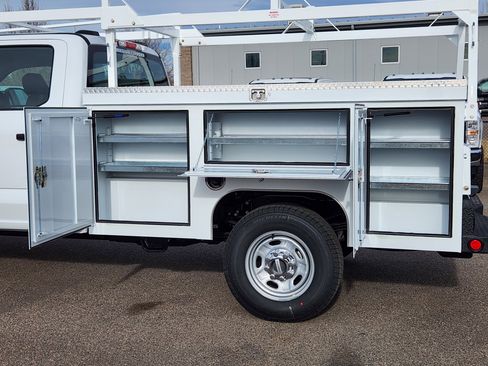 New 2026 Ford F250 XL w/ XL Chrome Package image 5