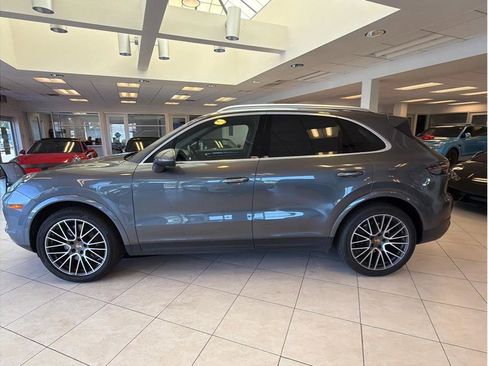 Used 2023 Porsche Cayenne AWD/4WD image 8