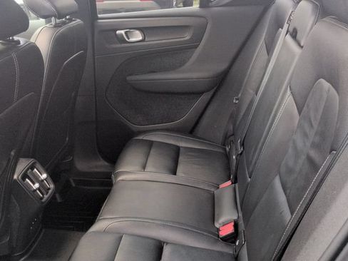 Used 2024 Volvo XC40 B5 Core AWD/4WD image 24