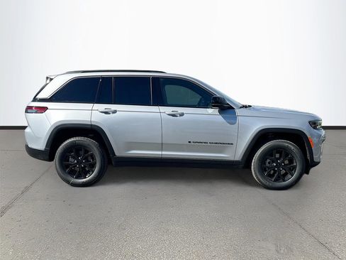 New 2026 Jeep Grand Cherokee Altitude RWD image 8