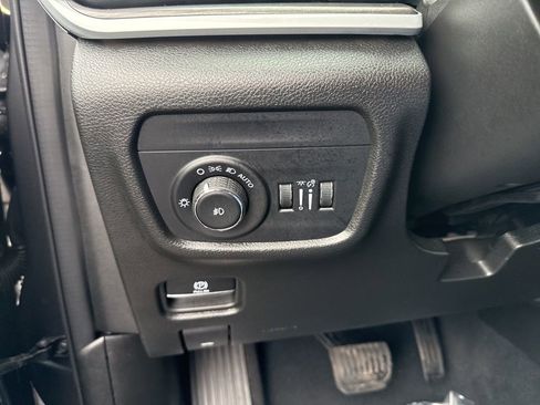 Certified 2024 Jeep Grand Cherokee Limited image 17