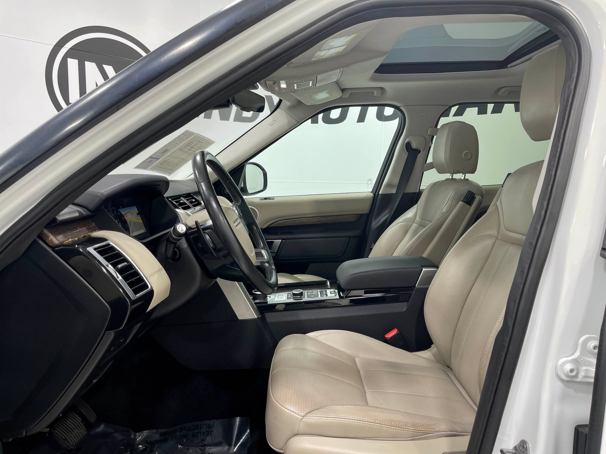 Used 2018 Land Rover Discovery HSE AWD/4WD image 13