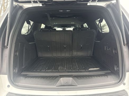 Used 2024 GMC Yukon XL SLT w/ SLT Luxury Package image 26