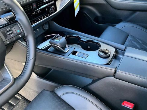 New 2026 Nissan Rogue Platinum image 7