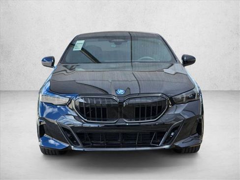 New 2027 BMW 550e xDrive w/ Executive Package AWD/4WD image 2