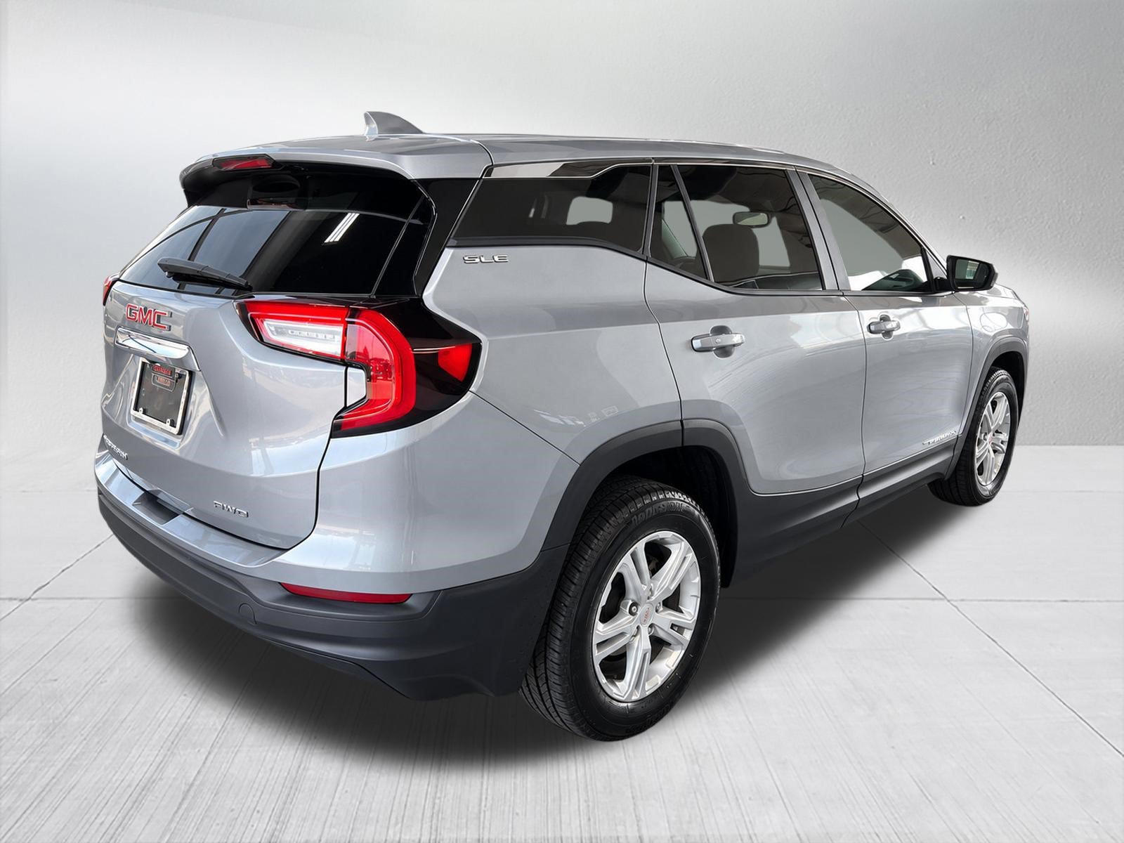 Used 2024 GMC Terrain SLE AWD/4WD image 4