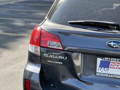 Used 2011 Subaru Outback 2.5i Premium image 3