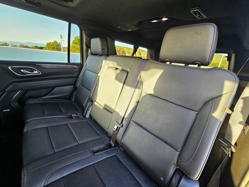 Used 2023 Chevrolet Suburban Z71 w/ Luxury Package image 19