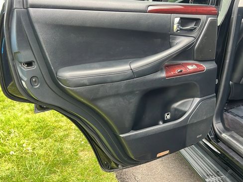 Used 2013 Lexus LX 570 4WD w/ Luxury Pkg image 13