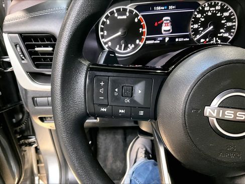 Used 2023 Nissan Rogue SV image 23