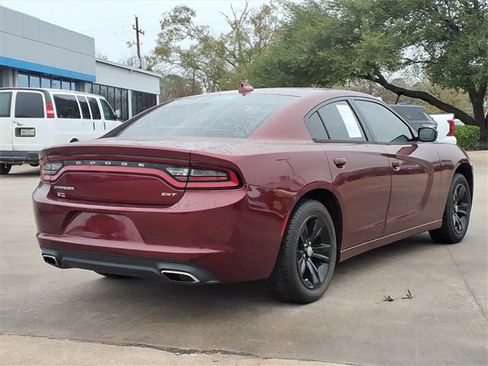 Used 2017 Dodge Charger SXT image 5