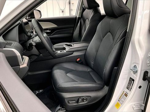 Used 2025 Toyota Grand Highlander AWD Hybrid image 21