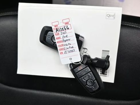 Used 2023 Ford Explorer Limited w/ Equipment Group 301A AWD/4WD image 13