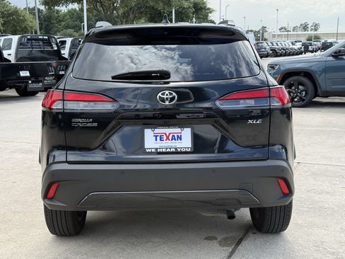Used 2025 Toyota Corolla Cross XLE FWD image 6