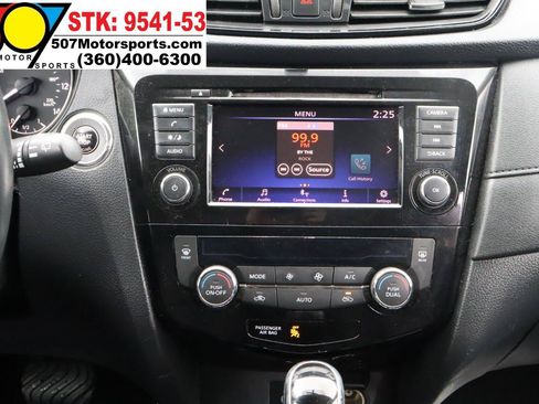 Used 2018 Nissan Rogue SV AWD/4WD image 20