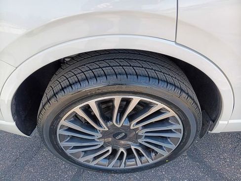 Used 2022 Lincoln Corsair Reserve w/ Equipment Group 201A AWD/4WD image 2