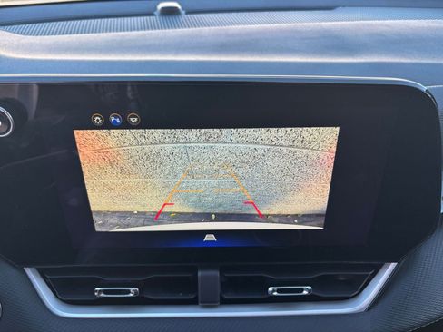 Used 2025 Chevrolet Equinox LT image 17