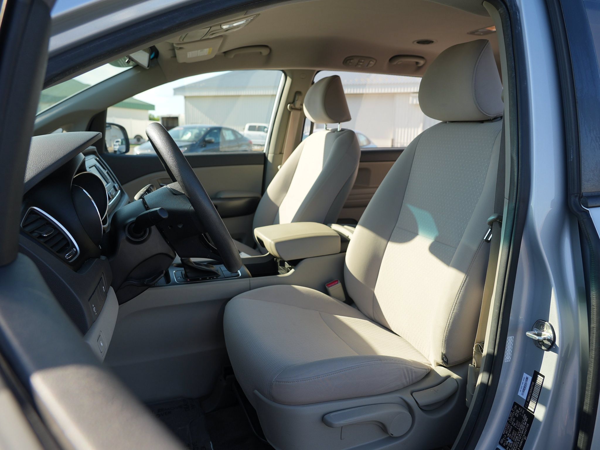 Used 2018 Kia Sedona L FWD image 13