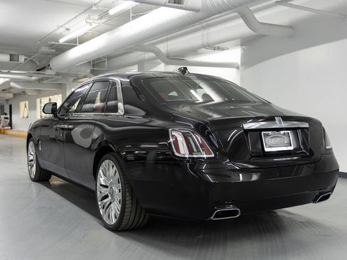 Used 2025 Rolls-Royce Ghost image 10