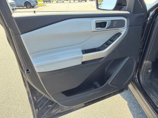Used 2023 Ford Explorer XLT w/ Equipment Group 202A RWD image 10