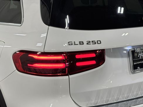 New 2026 Mercedes-Benz GLB 250 4MATIC image 9