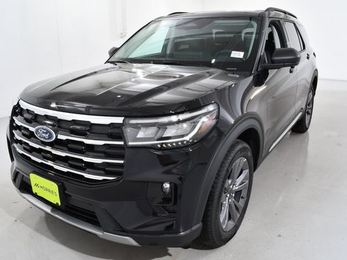 New 2025 Ford Explorer Active w/ Active Comfort Package image 2