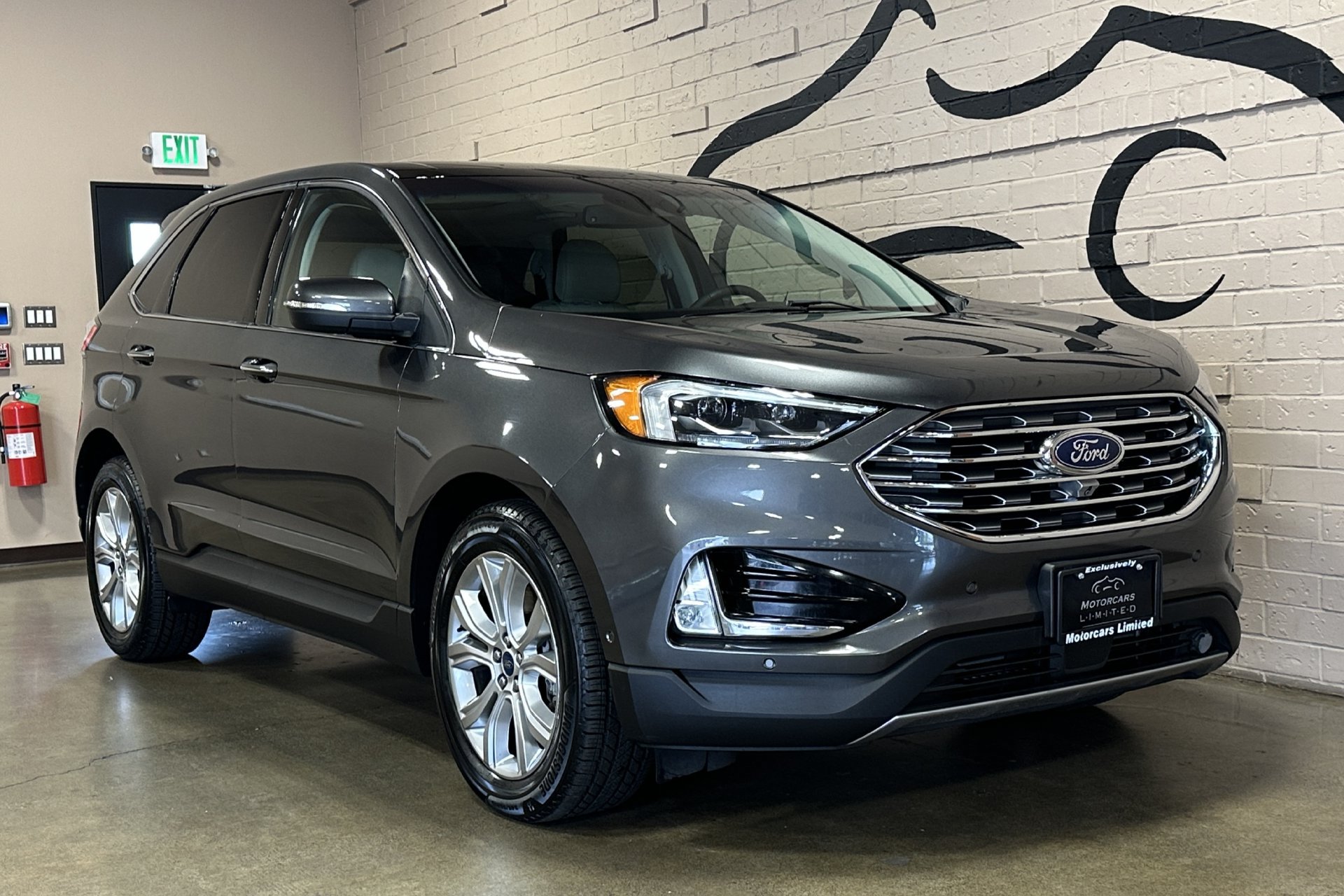 Used 2019 Ford Edge Titanium w/ Equipment Group 301A AWD/4WD image 10
