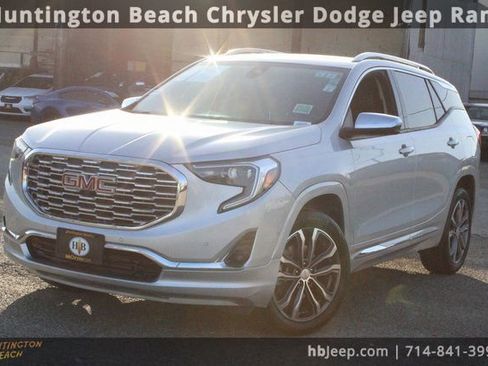 Used 2020 GMC Terrain Denali w/ Denali Premium Package image 9
