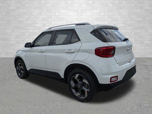 New 2026 Hyundai Venue SEL FWD image 4