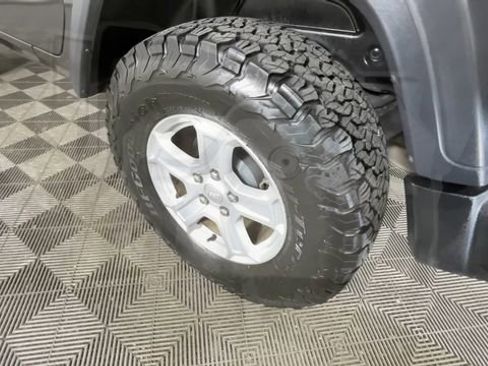 Used 2019 Jeep Wrangler Sport AWD/4WD image 16