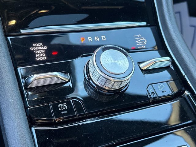Used 2023 Jeep Grand Cherokee Overland w/ Luxury Tech Group IV AWD/4WD image 22
