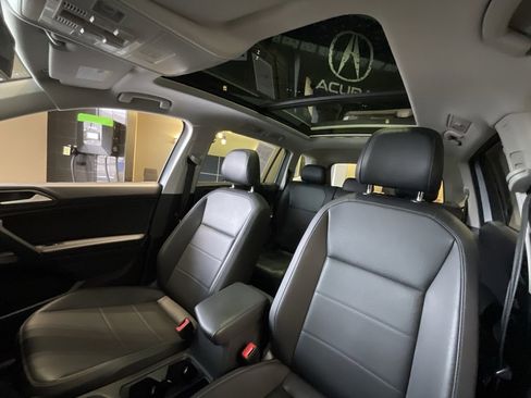 Used 2019 Volkswagen Tiguan SE w/ Panoramic Sunroof Package image 10