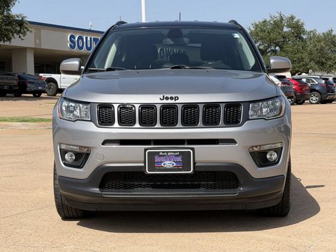 Used 2019 Jeep Compass Latitude FWD image 9