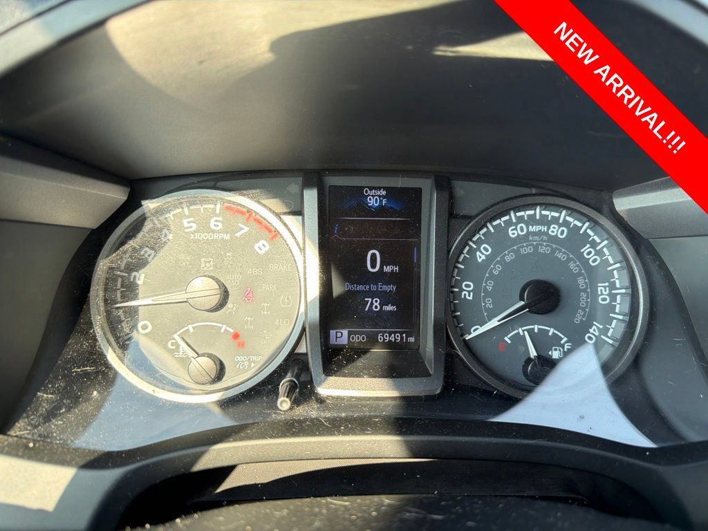 Used 2021 Toyota Tacoma TRD Off-Road w/ TRD Premium Off Road Package AWD/4WD image 9