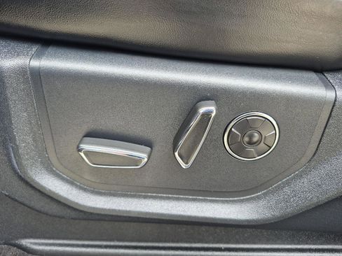 Certified 2020 Ford F150 Platinum w/ Equipment Group 701A Luxury image 17