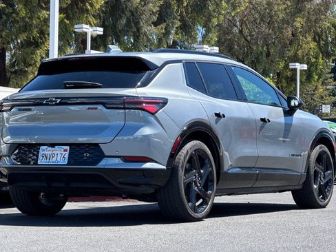 Used 2024 Chevrolet Equinox EV RS FWD image 5