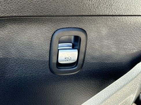 Used 2024 Mercedes-Benz C 300 Sedan image 25