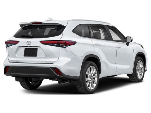New 2025 Toyota Highlander Limited image 2